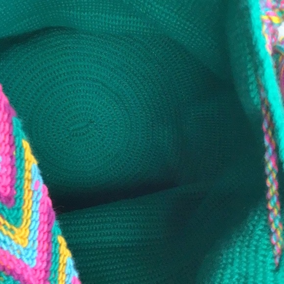 Handmade Wayuu Mochilla Green Bucket Bag - Picture 13 of 13